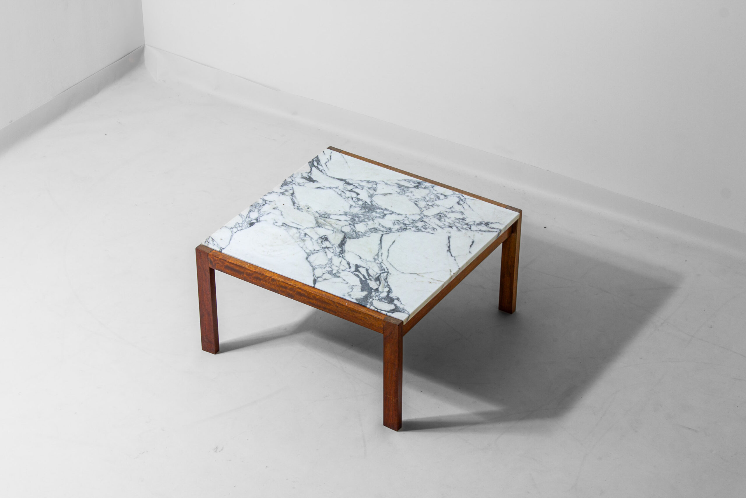 Minimalist Hendrickx coffee table