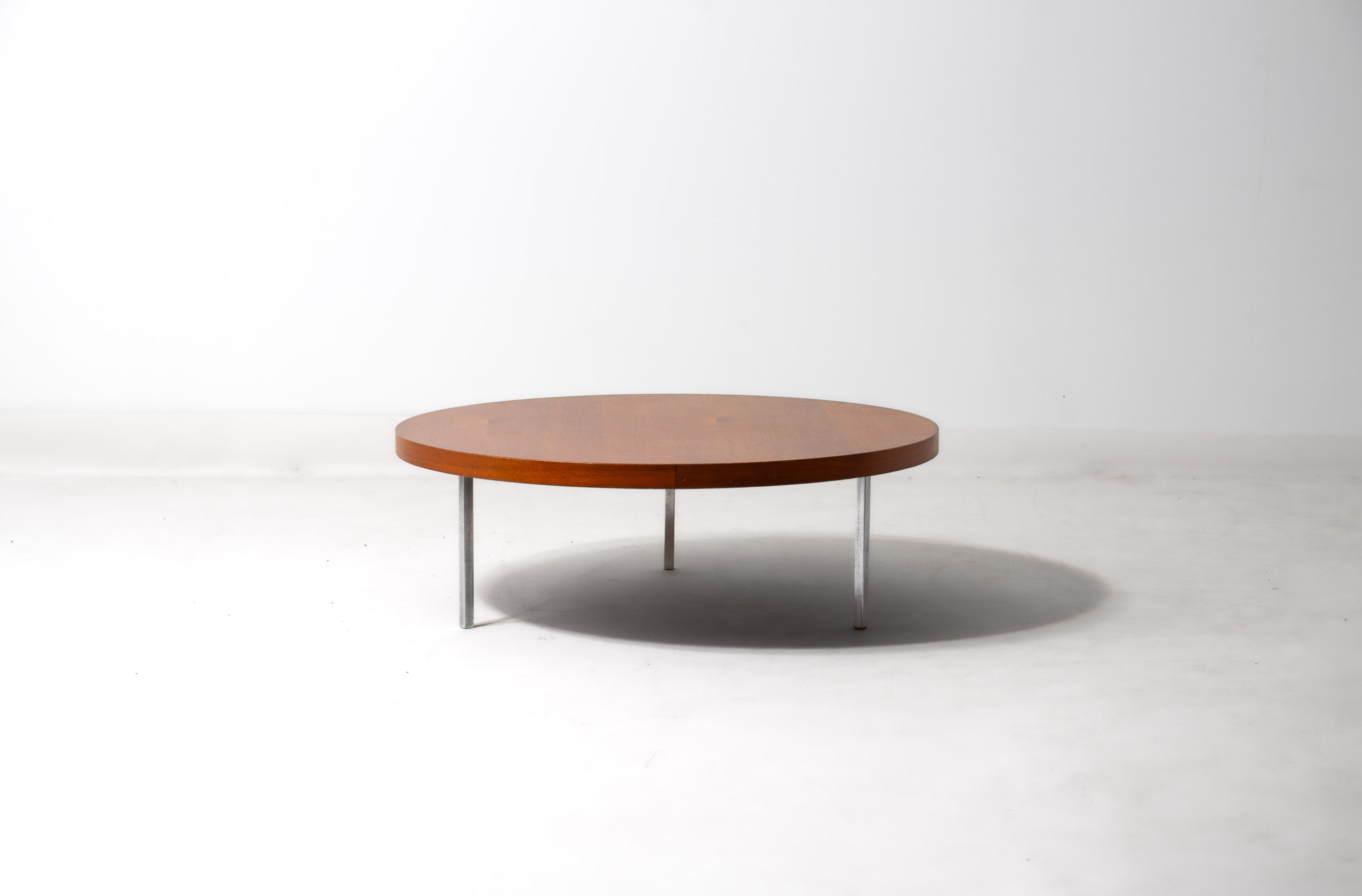 Koh Liang Le table
