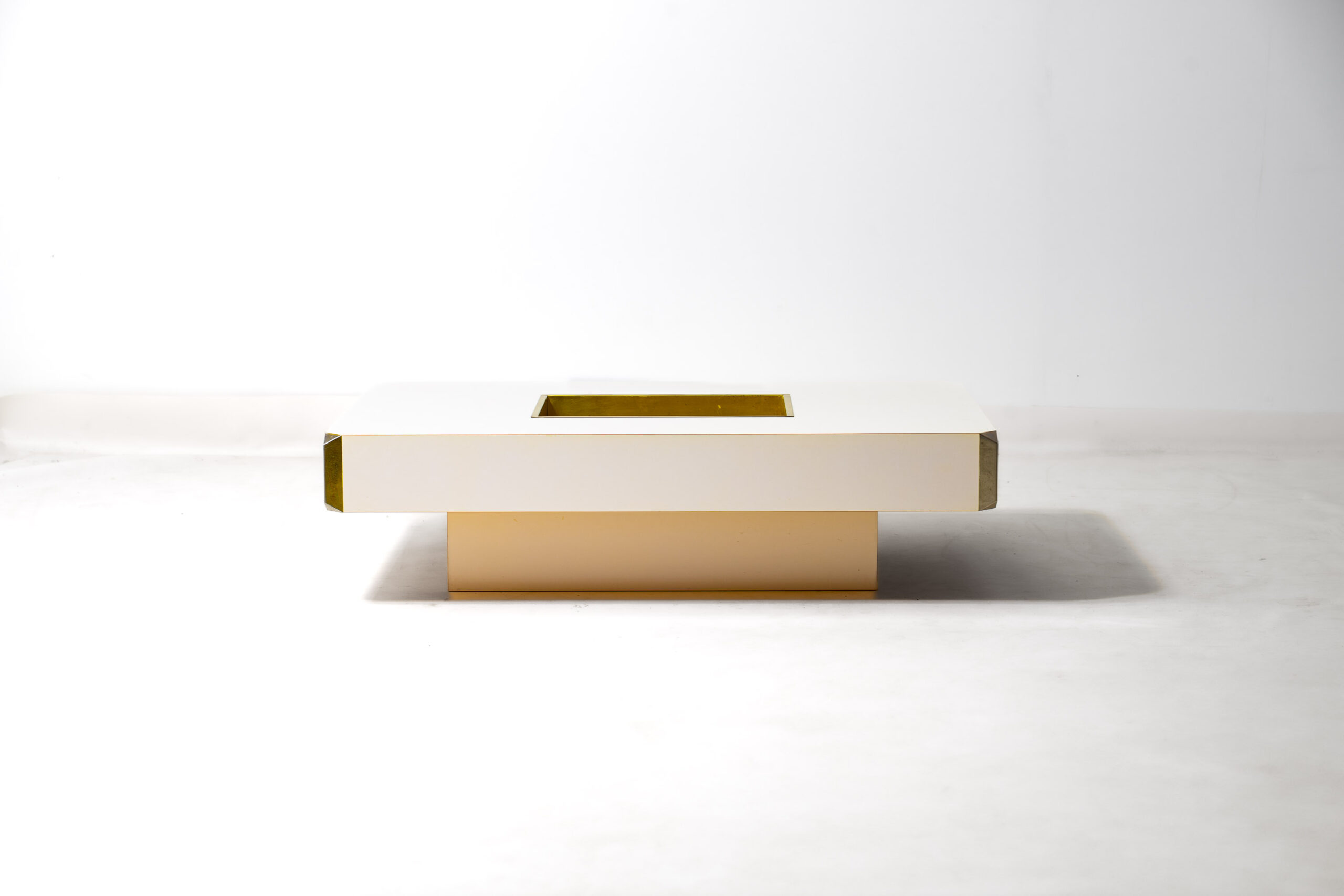 Rizzo bar table