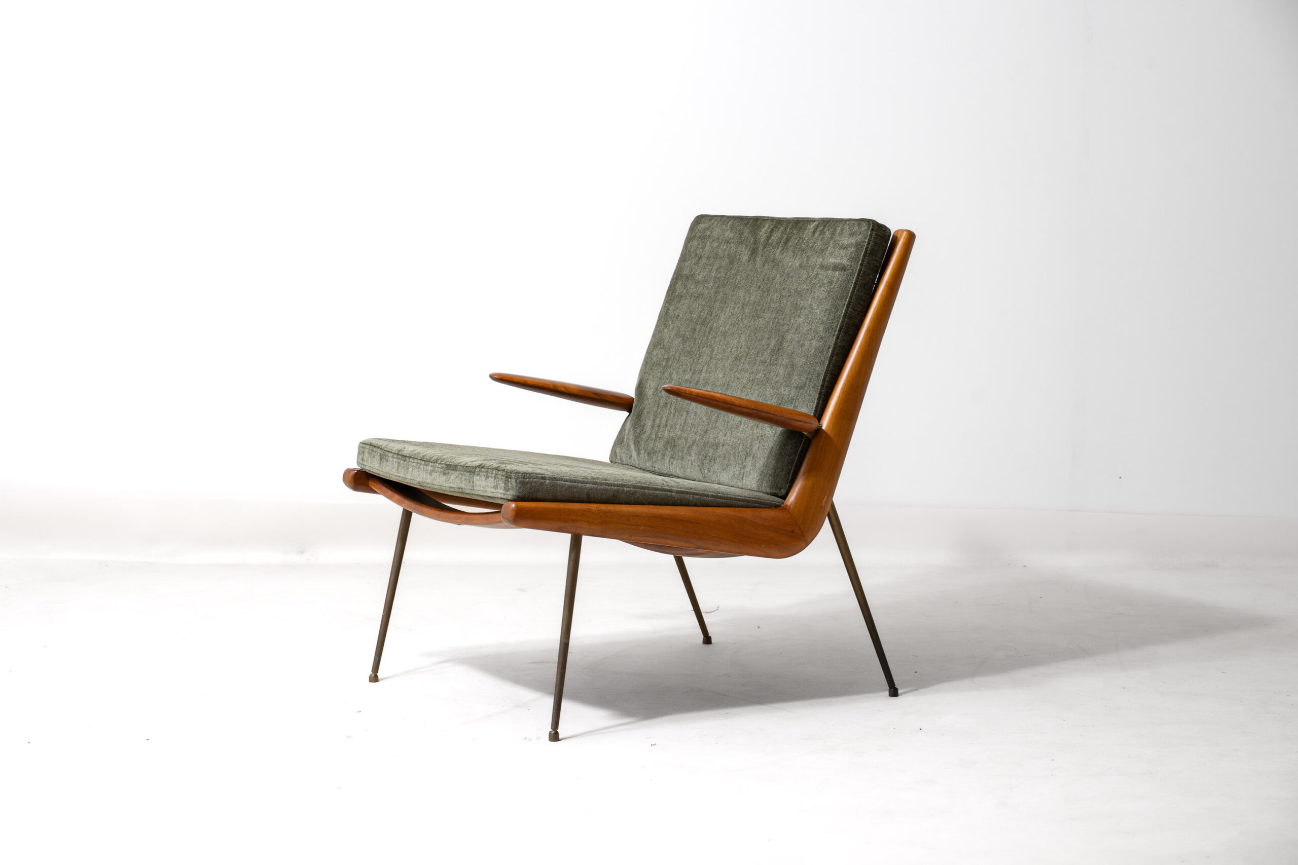 Boomerang lounge armchair